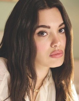 Lizge Cömert as Aslı