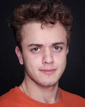 Kutay Kalabalık as Kutay