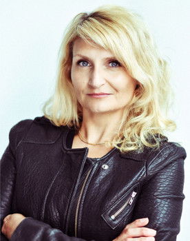 Elodie Decker as Mère