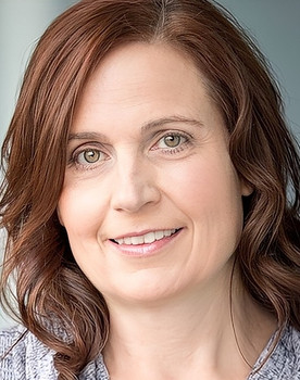 Kirsten McMillan as Laura MacIntosh