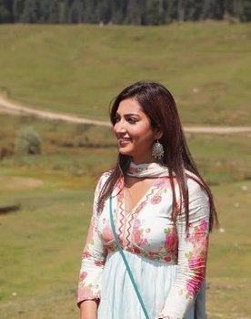 Isha Sharma as Pashminna Suri