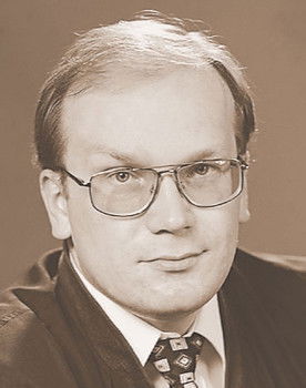 Kirill Dyomin as Сицкий