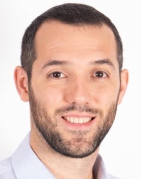 Gustavo Hofman as Self - Host