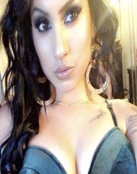 Stephanny Padilla as La Ayudante del FBI