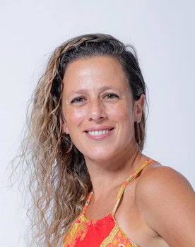 Andressa Ferri as Self