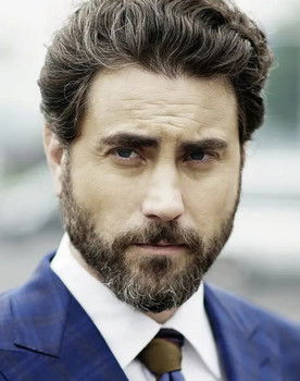 Jonathan Kos-Read as Cunningham