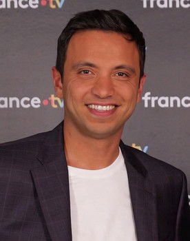 Djamel Mazi as Self : Interviewer & Journalist