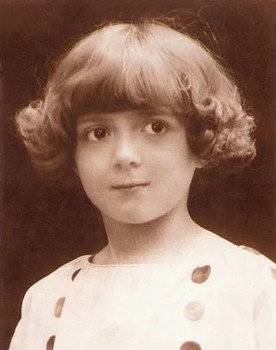 Régine Dumien as 