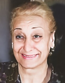 Mualla Sürer as 