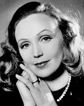 Inga Tidblad as Fanny