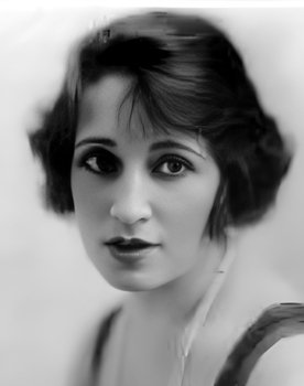 Adrienne Morrison as Bess