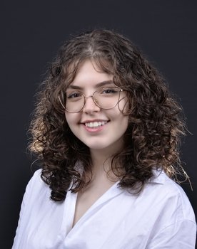 İdil Çenberci as Friend