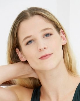 Nora Monsecour
