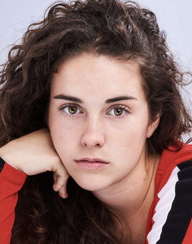 Aina Picarolo as Nina (Young)