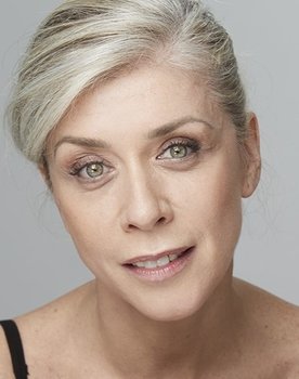 Eva Isanta as Valeria Hernández