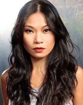 Lourdes Faberes as Ms. Mauve