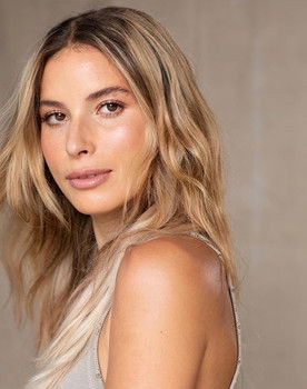 Sadie Beth Scott as Danielle