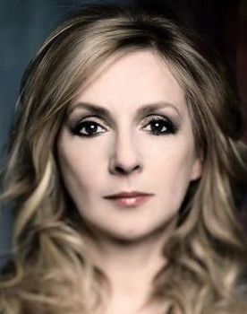 Maire Brennan as Zang / Harp