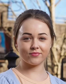 Ellie Dadd as Sophia