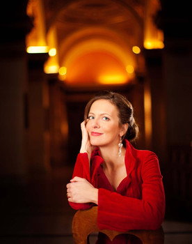 Stephanie Houtzeel