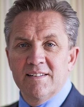 Justin King as Self (Former Sainsbury's CEO, 2004-2014)
