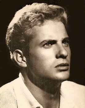 Manuel Gil as Josele