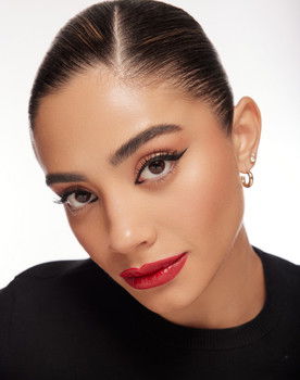 Shahar Hauon as מזל טוב / עליזה