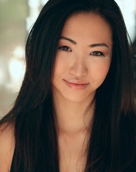 Xiren Wang as Mysterious Food Lady