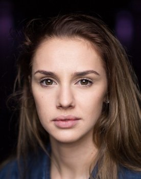 Mollie Winnard as Joanna Hepworth