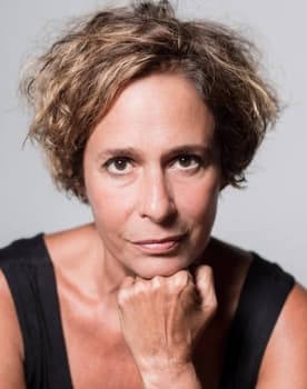 Andréa Beltrão as Sueli