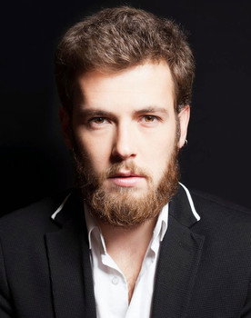 Diogo Costa Reis as Rodrigo