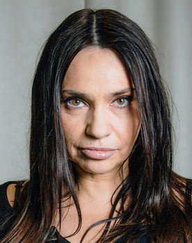 Béatrice Dalle as Catherine