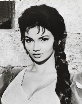 Chelo Alonso as Consuela