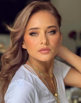 Nelly Karim as Salma