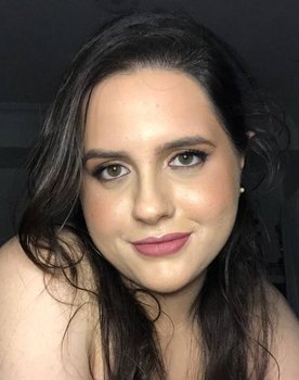 Julia Loureiro as Bruna