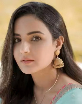 Jasmin Bhasin as Sonu Sawant