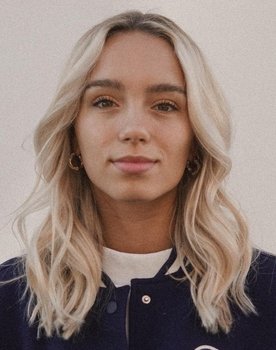 Lisa Mantler as Juli