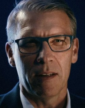 Peter Knäbel as 