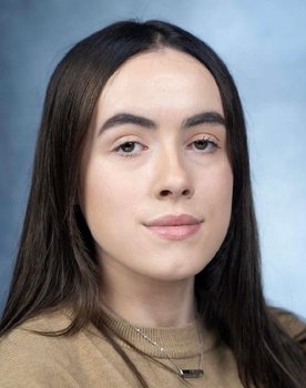 Eve Bowles as Carrie
