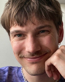 Nicolai Duckert Perrild as Loui