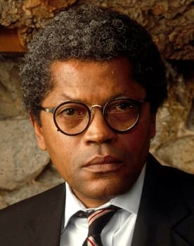 Clarence Williams III as Lincoln Hayes