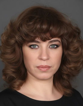 Ayşegül Ünsal as Roa of the Sand-People