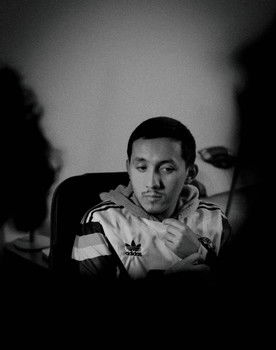 Harold Quintero as Carlos