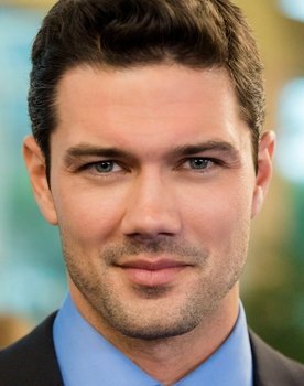 Ryan Paevey Photo