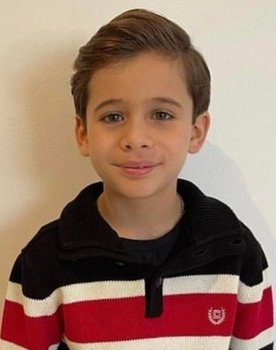 Sebastián Guevara as Iker