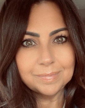 Lisa McCarthy as Self