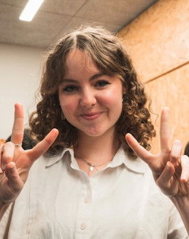 Savanna Mcgain as Girl 1