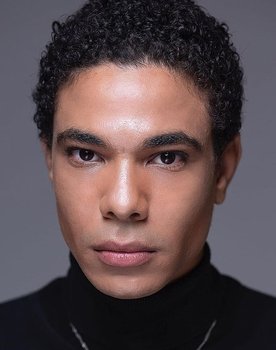 César Domínguez as Elvis