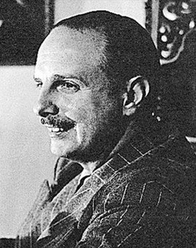 Enrique Herrera as Emperador Maximiliano