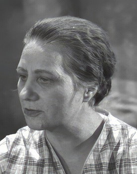 Annie Toinon as 'La Renaude' (uncredited)